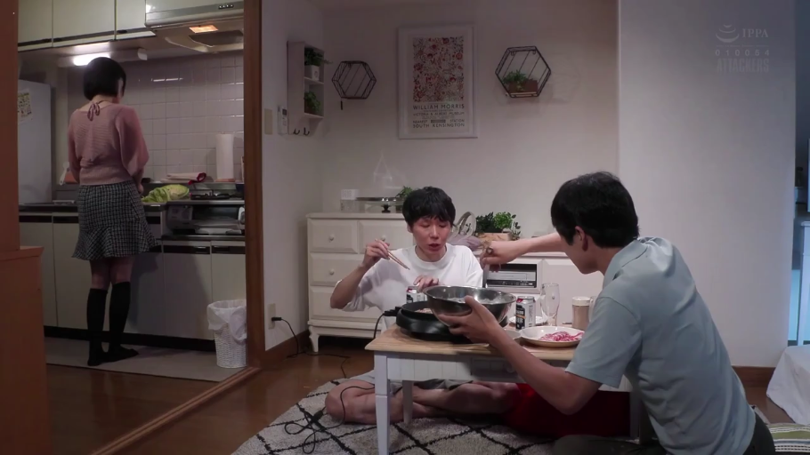 自然 · リビング · 部屋着 · 餐具 · 聚餐 · 坐立 · 家庭生活