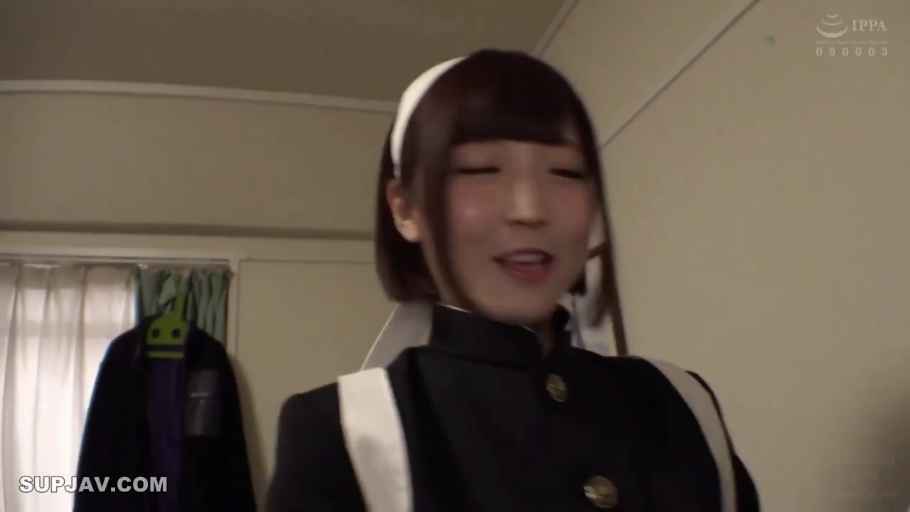室内 · 俯卧 · 挑逗 · 吐舌 · 粉色衣物 · 面部及舌头 · 极近特写