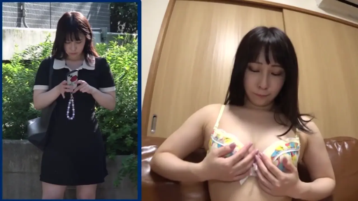 室内 · 坐姿 · 胸部 · 揉乳 · 平静 · 手机 · 内衣 · 分屏