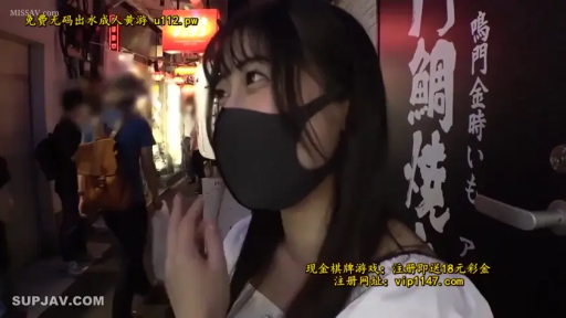 室内 · 脸部 · 微笑 · 白色衬衫 · 双人 · 注视镜头 · 贴近