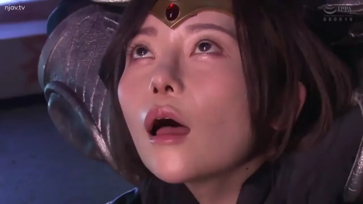 室内 · 角色扮演 · 脸部特写 · 仰头 · 失神 · 头饰 · 被动 · 皮衣