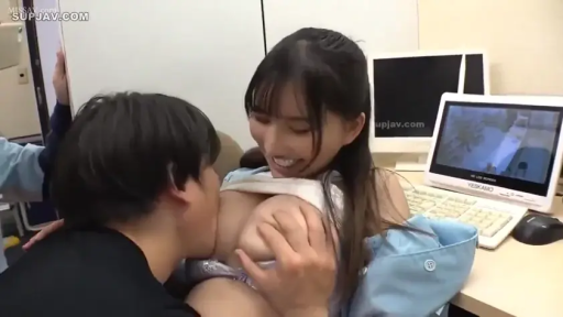 坐姿 · 胸部 · 办公室 · 舔乳 · 愉悦笑容 · 蓝色职业装