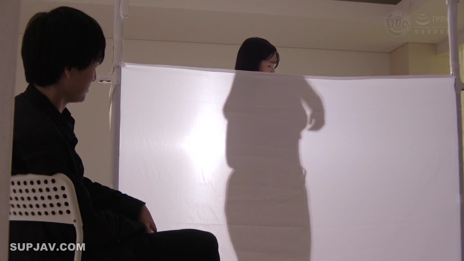 室内 · 站立 · 恥ずかしがり屋 · 全景 · 裸体 · 脱衣 · シルエット · 屏风