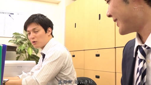 座り姿勢 · 办公室 · 西装领带 · 储物柜 · 自然 · チャット · 近景 · 职场