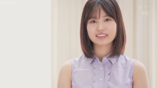 中景 · 站立姿势 · 篮球 · 严肃表情 · 剧情铺垫 · 运动服与校服 · 体育馆门口 · 偷窥观察