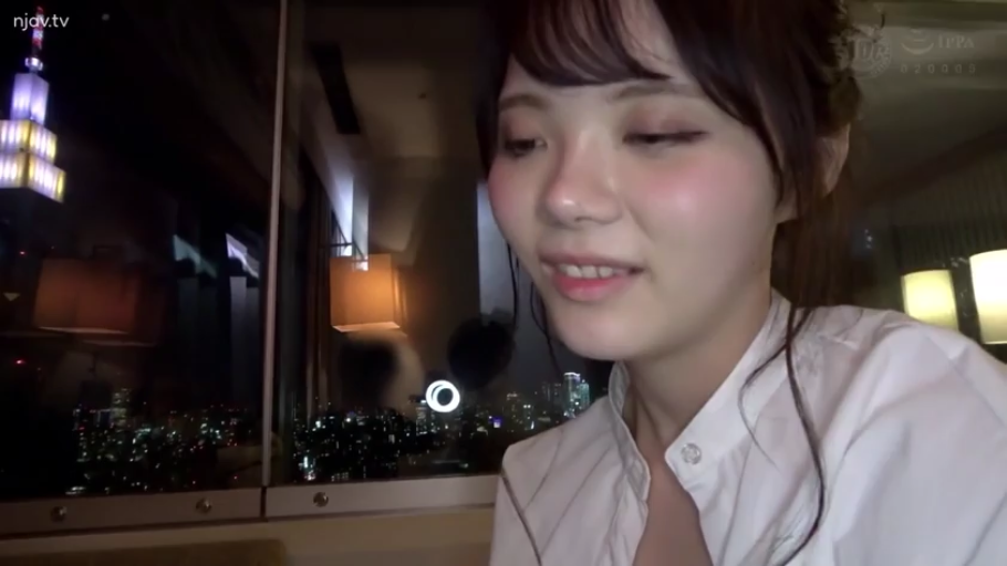 骑乘位 · 性交 · 皮沙发 · 客厅 · 多人 · 沉醉 · 阴部 · 黄色长袜