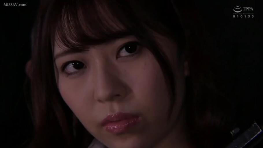 室内 · 脸部特写 · 迷离 · 衬衫 · 注视 · 正面 · 日本AV