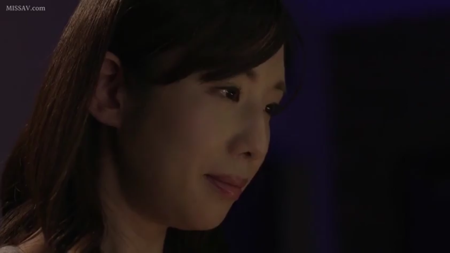 室內 · 臉部特寫 · 便服