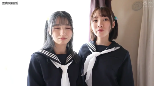 室内 · 微笑 · カメラに向かって · 半身 · 二人 · 水手服 · 並んで立つ