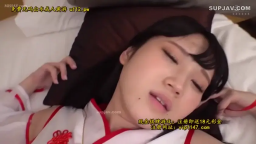 陶醉 · 枕头 · 仰臥 · 顔のクローズアップ · 床上 · うめき声 · 亚洲 · 巫女服