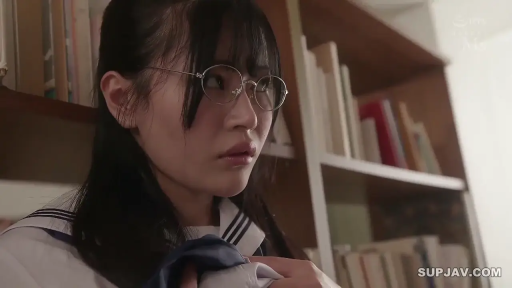 忧郁 · 眼镜 · 面部特写 · 凝视 · JK制服 · 书房 · 侧身坐姿