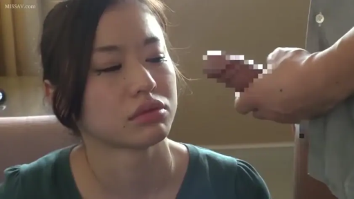 室内 · 坐姿 · 脸部特写 · 口交 · 马赛克 · 呆滞 · 墨绿色上衣