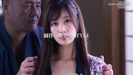 室内 · 脸部 · 站立 · 呆滞 · 碎花裙 · 多人交互 · 被抓肩