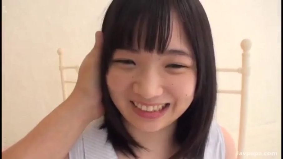 Close-up of the face · Bedroom · White tank top · 清纯 · Smile · Being stroked · Forward Sitting Posture · 床架