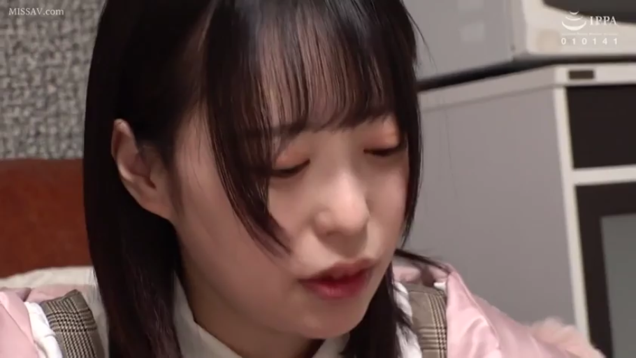 严肃 · 中景 · 抚摸胸部 · 婚纱 · 婚礼礼堂 · 站立后抱 · 头纱 · 人脸打码