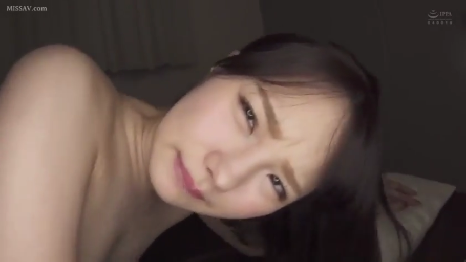 Close-up of the face · Fully nude · Bedroom · Hazy · pillow · 注视镜头 · dim · Side-lying