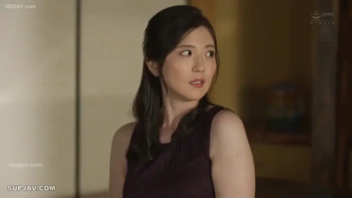 室内 · 半身 · 无袖连衣裙