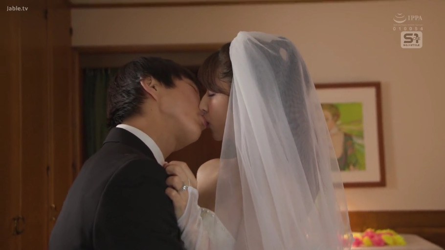 室內 · 站立 · 中景 · 亲吻 · 沉醉 · 日本AV · 婚纱 · 頭紗