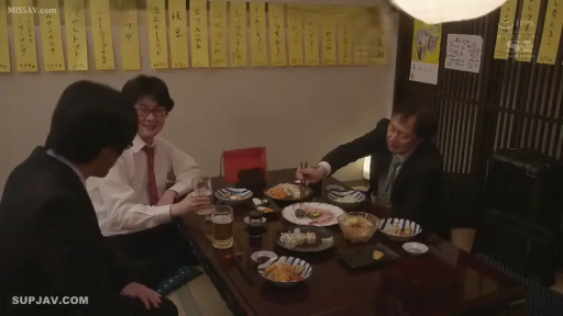 卧室 · 性行为 · 中景 · 床 · 成人内容 · 高潮 · 黑色内衣 · 后入式姿势