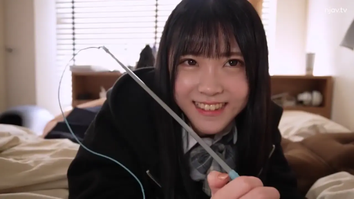 脸部特写 · 卧室 · 俯卧 · 微笑 · 凝视 · JK制服 · 黑长直 · 采耳工具