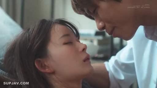 Bedroom · Intoxicated · 白衬衫 · 面部特写 · 卧姿 · Flirting · romantic