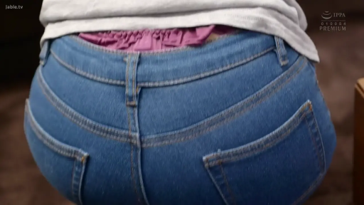Indoor · Bend over · Close-up of the buttocks · No expression · 无道具 · 无行为 · 蓝色牛仔裤 · 内裤外露