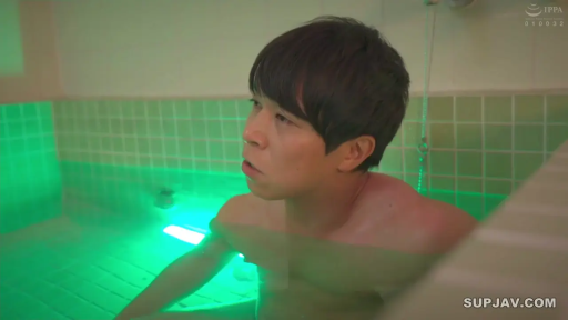 座り姿勢 · 顔 · 全裸 · 浴室 · 楽しんで · 浴槽 · 泡澡 · 绿色灯光