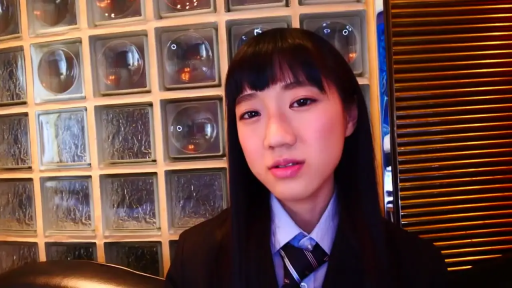 室内 · 座り姿勢 · 学生服 · 特写 · 独白 · 肖像 · 木讷