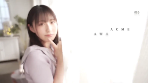 Indoor · 面部特写 · 手指抵唇 · 灰色连帽衫 · 侧身站立