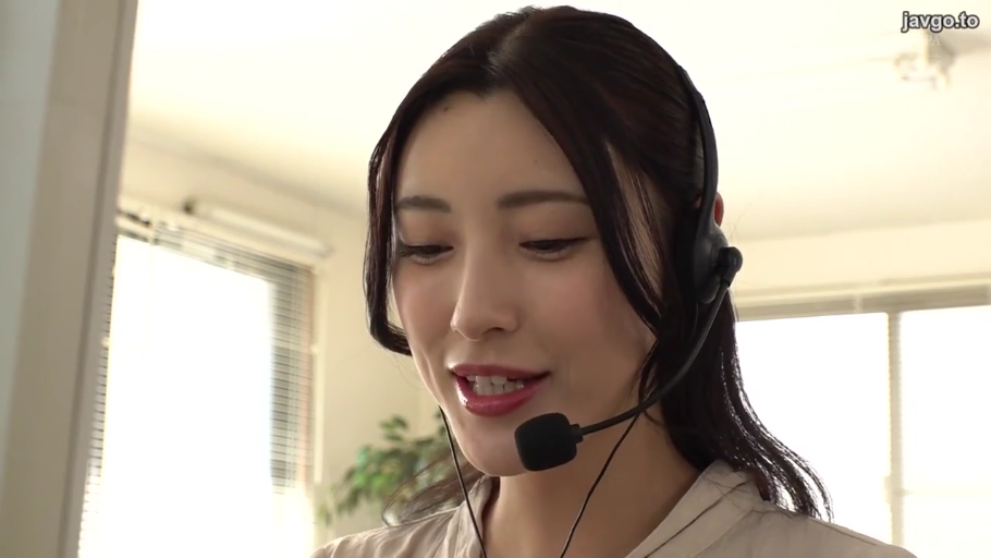 办公室 · 办公桌 · 臀部 · 西装外套 · 跨坐 · 女上位 · 颜面骑乘 · 冷漠
