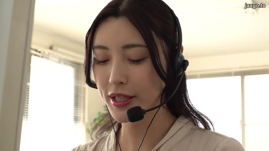 室内 · 坐姿 · 脸部 · 忍耐 · BDSM · 裸露 · 被蒙眼 · 皮革蒙眼布