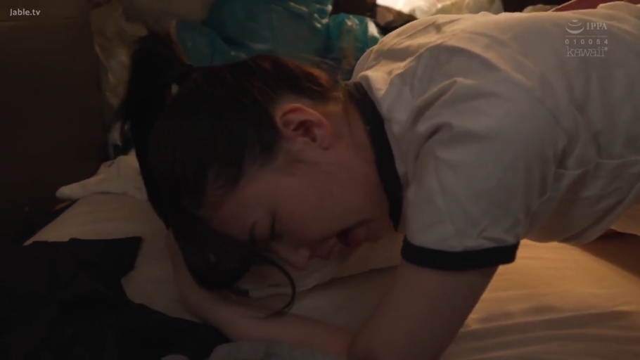 室内 · 性交 · 销魂 · 枕头 · 跪趴 · 长发 · 体操服 · 侧脸特写