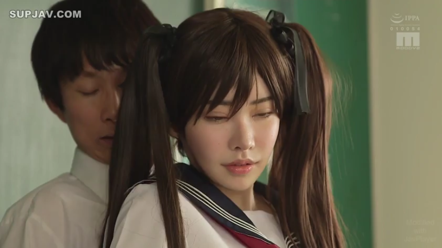 憂鬱 · 教室 · 站立 · 面部特寫 · 黑板 · 雙馬尾 · 亲昵 · 日式校服