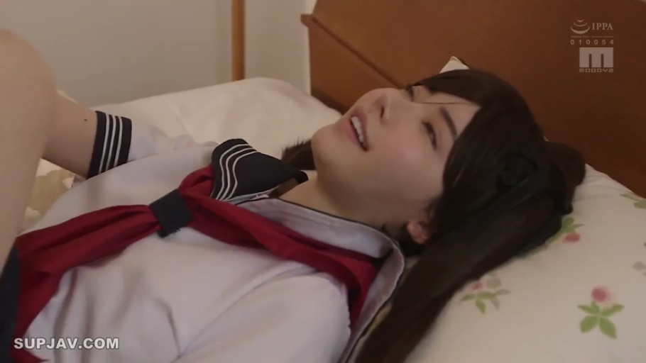 脸部特写 · 卧室 · 迷离 · 性行为 · 枕头 · 仰卧 · 水手服 · 双马尾