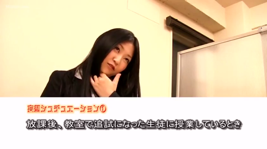 真剣 · 教室 · 半身 · ビジネススーツ · 観察 · 托腮 · 教师