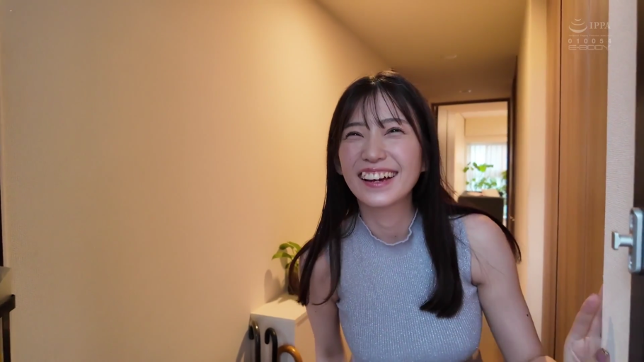 中景 · 沙发 · 内衣 · 抚摸 · 呻吟 · 阴毛 · 开腿