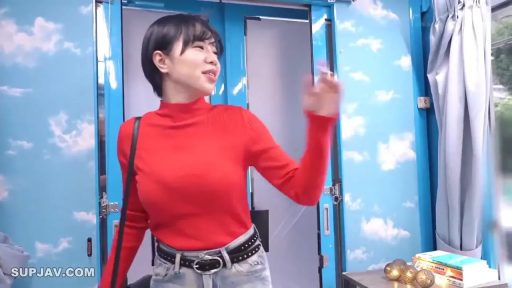 红色高领毛衣 · 中景特写 · 开朗笑容 · 挥手示意 · 行走姿势 · 蓝色背景室内 · 书籍与装饰球 · 短发女孩