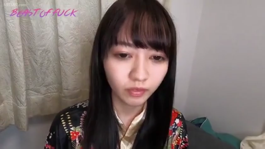 室内 · 忧郁 · 面部特写 · 正坐 · 注视镜头 · 和服 · 黑发