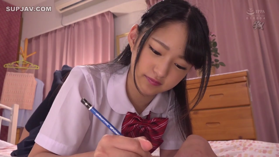 校服 · 专注 · 卧室 · 趴姿 · 上半身 · 少女 · 铅笔 · 书写