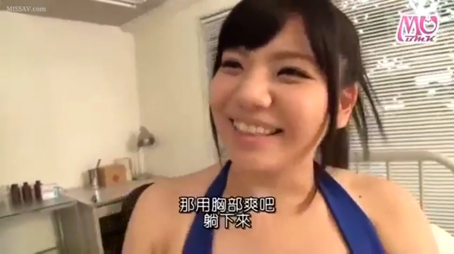 坐姿 · 自然 · 远景 · 多人 · 毛巾 · 健身房 · 运动装 · 擦汗