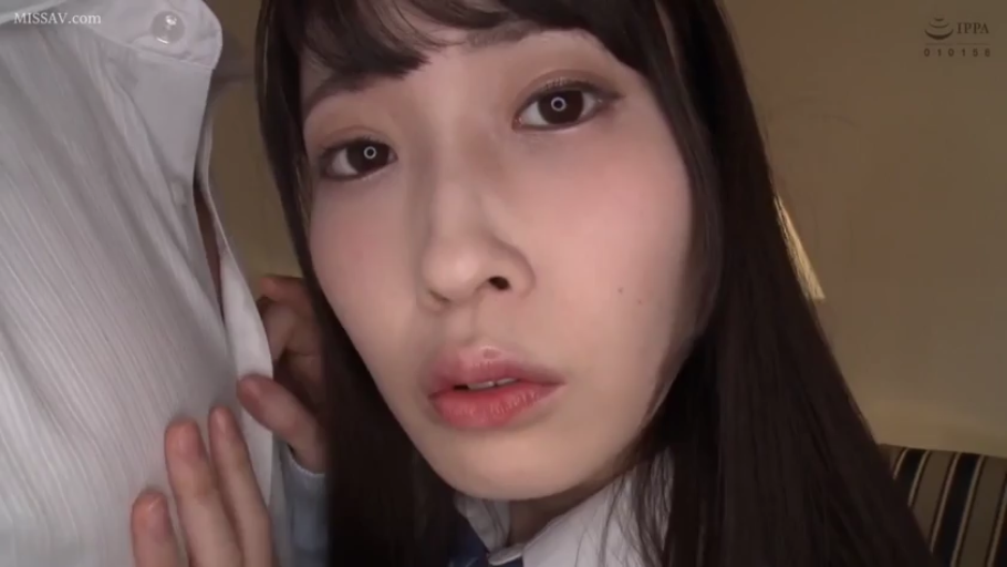 室内 · 专注 · 脸部特写 · 白衬衫 · 第一人称视角 · 抚摸 · 贴近