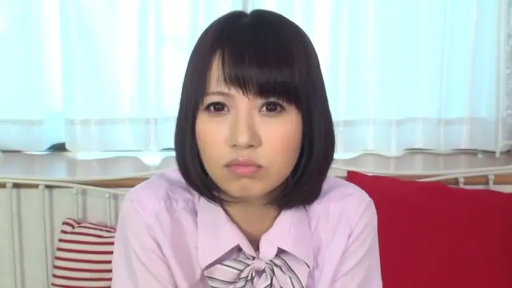 委屈 · 卧室 · 学生制服 · 靠垫 · 正坐 · 对视 · 头部特写 · 波波头