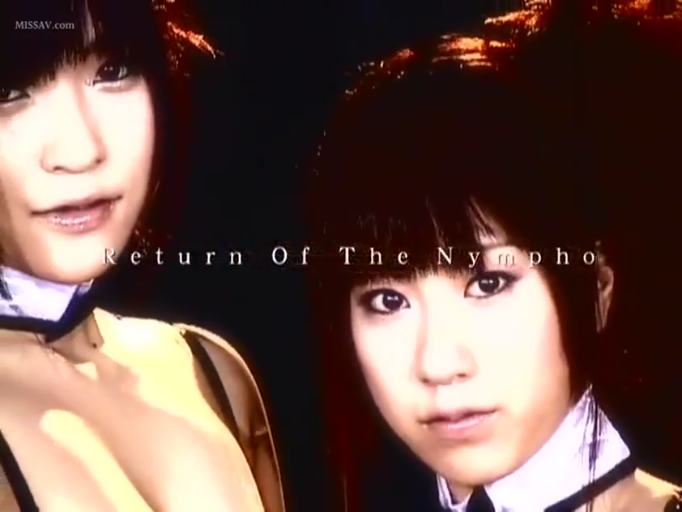 脸部特写 · 注视 · 双人 · 摄影棚 · 正面 · 紧身衣 · 冷艳