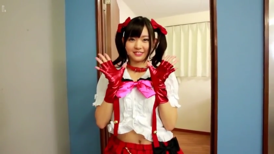 室内 · 颈圈 · 站立 · 微笑 · 半身 · 双马尾 · 挥手 · 角色扮演服