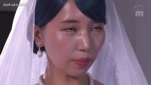 Indoor · 面部特写 · 注视镜头 · Forward Sitting Posture · 婚纱 · 珍珠项链 · 眼神空洞 · 蓝色短发