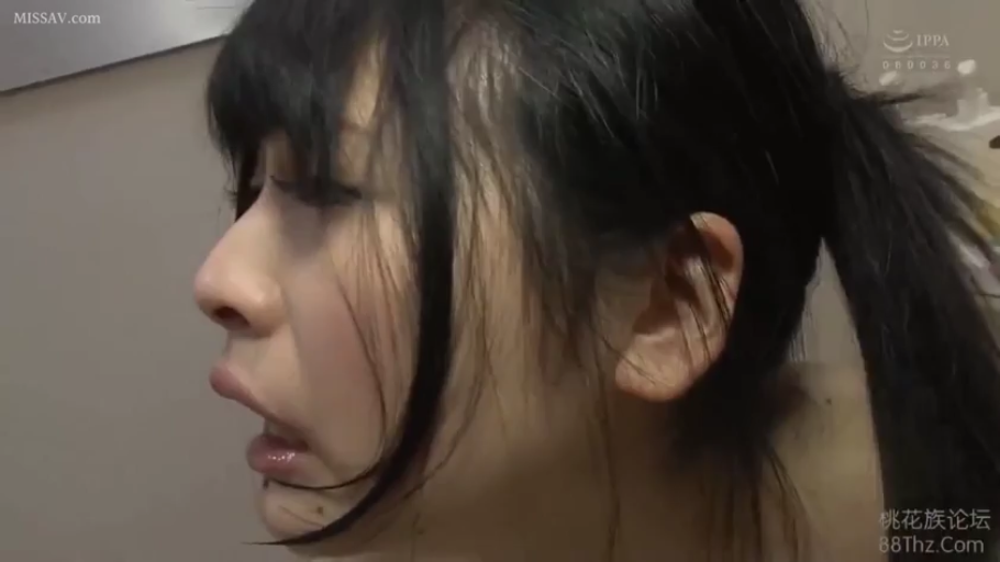 卧室 · 仰卧开腿 · 陶醉 · 床 · 舔阴 · 黑色连裤袜 · 成人