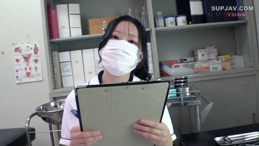 严肃 · 脸部 · 口罩 · 站立 · 药柜 · 制服诱惑 · 医务室 · 手持文件夹