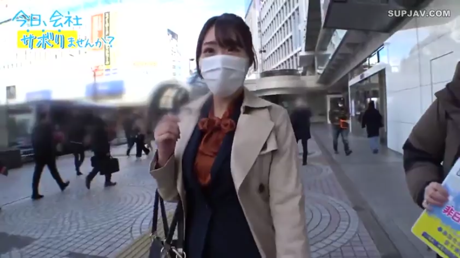 站立 · 中景 · 手提包 · 街道 · 戴口罩 · 風衣 · 街头搭讪 · 日本