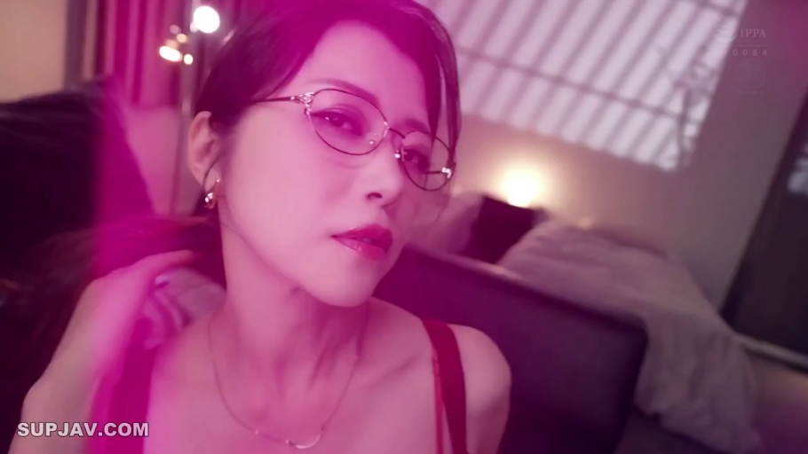 坐姿 · 揉乳 · 教室 · 胸部特写 · 平静 · 白衬衫 · 黑板 · 师生主题