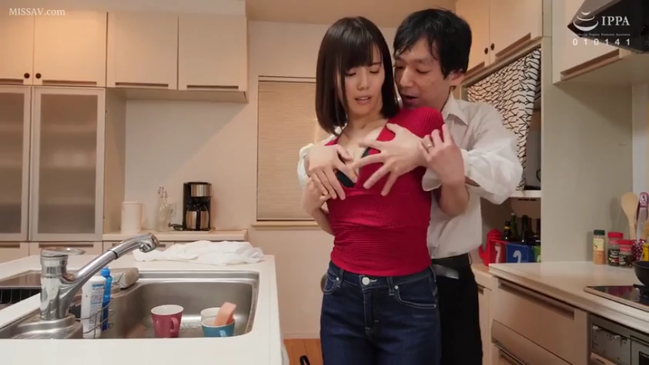 中景 · 红色紧身衣 · 厨房